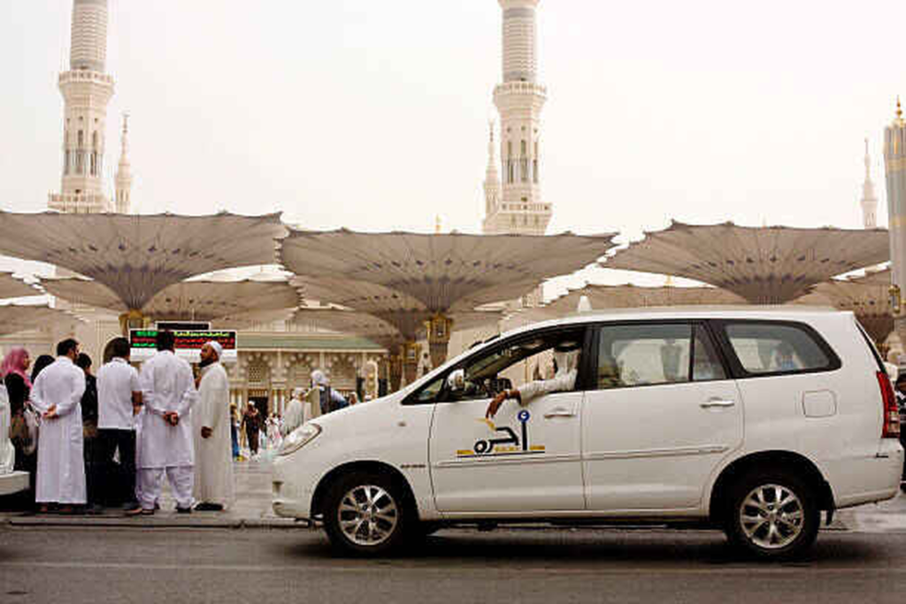 Umrah taxi service private car for pilgrims