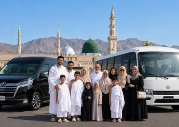 Umrah taxi service family group ride