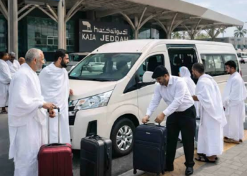 makkah to madinah taxi picking up Umrah pilgrims