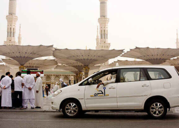 Umrah taxi service private car for pilgrims